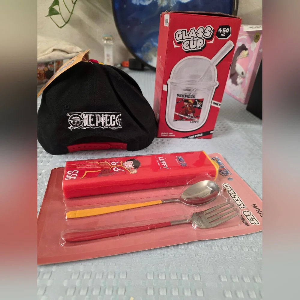 Lot of One Piece Merchandise Hat/Glass/Cutlery Set New.